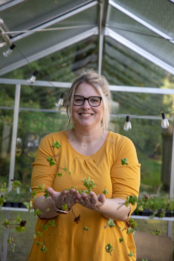 GreenRoofShop afbeelding van persoon met groen om haar heen