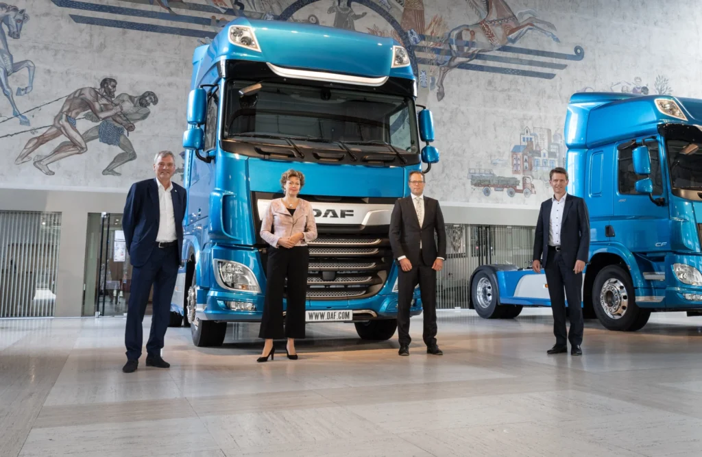 DAF foto van truck met 4 personen