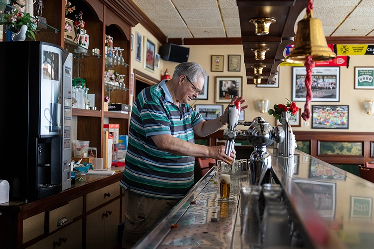 Blijerheide magazine portret persoon werkend achter de bar